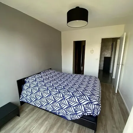 Spacious 2 Bedroom Apartment In Antibes With A Parking * אנטיב