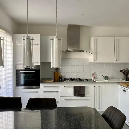 דירה Spacious 2 Bedroom Apartment In Antibes With A Parking אנטיב