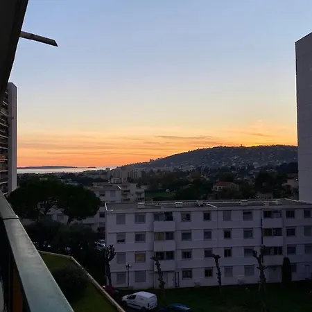 Spacious 2 Bedroom Apartment In Antibes With A Parking דירה אנטיב