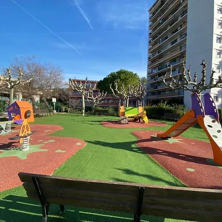 Spacious 2 Bedroom Apartment In Antibes With A Parking * אנטיב