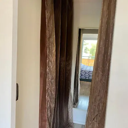 Spacious 2 Bedroom Apartment In Antibes With A Parking דירה